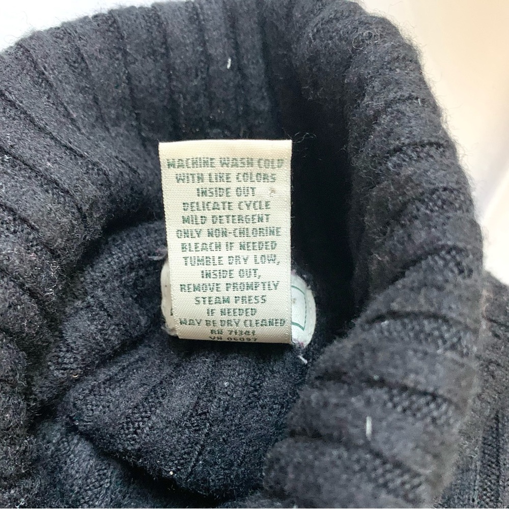 LL Bean 100% Merino Wool Ribbed Knit Turtleneck Sweater in black - Picture 13 of 14